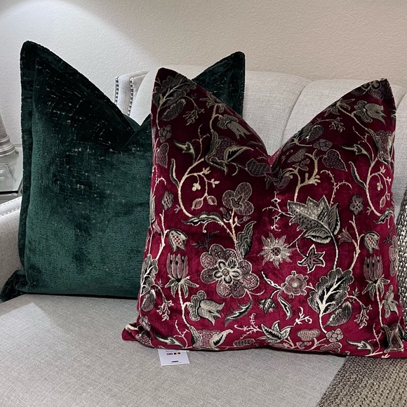 1-NWT CALDEIRA CUT VELVET
DECORATIVE PILLOW (READ DESCRIPTION FOR DETAILS) - Picture 11 of 17
